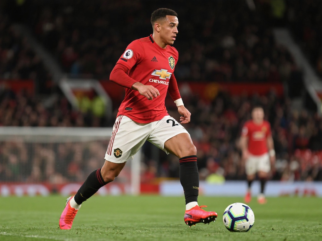 如果我们翻看英超历史，会发现一些其他后卫